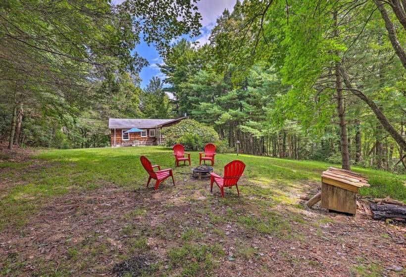 Near Hiking: Roaring Gap Retreat W/ Fire Pit!