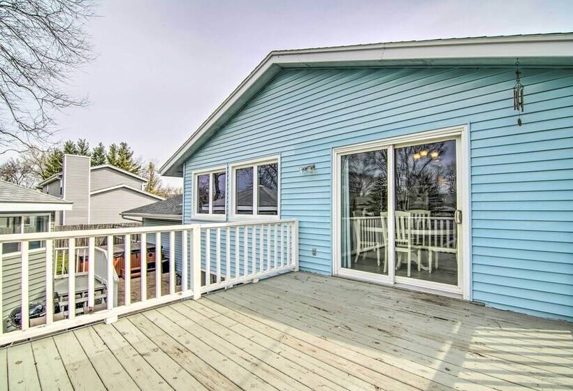 Cozy Silver Lake Retreat W/ Private Hot Tub!