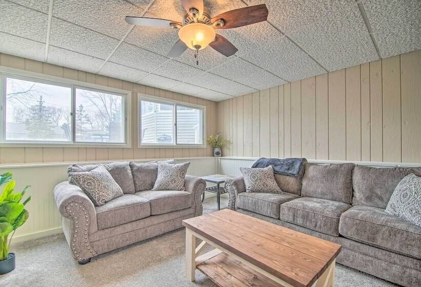 Cozy Silver Lake Retreat W/ Private Hot Tub!