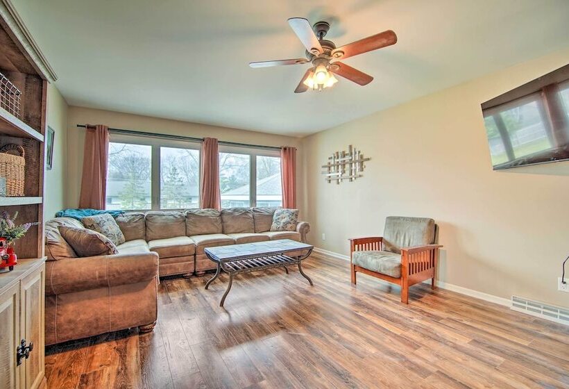 Cozy Silver Lake Retreat W/ Private Hot Tub!