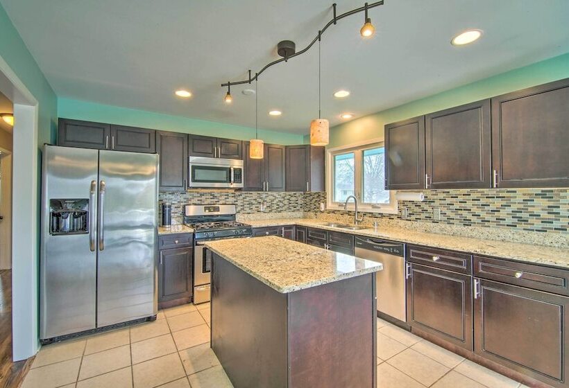 Cozy Silver Lake Retreat W/ Private Hot Tub!