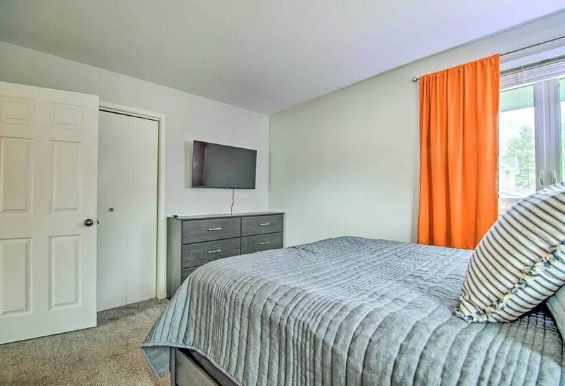 Cozy Silver Lake Retreat W/ Private Hot Tub!