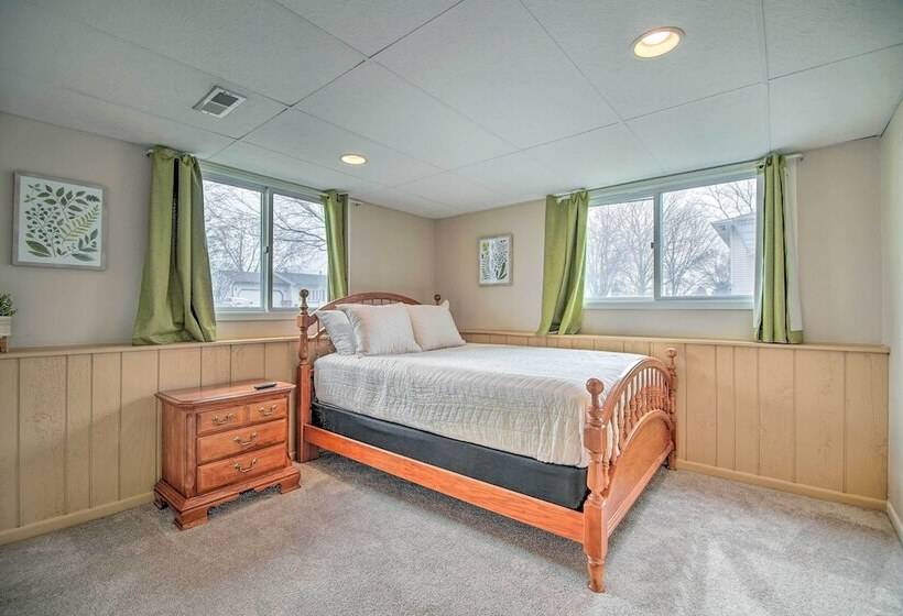 Cozy Silver Lake Retreat W/ Private Hot Tub!