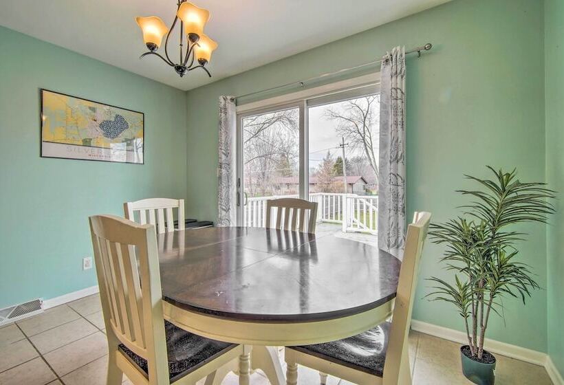 Cozy Silver Lake Retreat W/ Private Hot Tub!