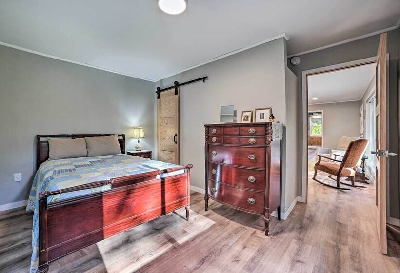 Suttons Bay Abode W/ Fire Pit, Near Ski Resorts!