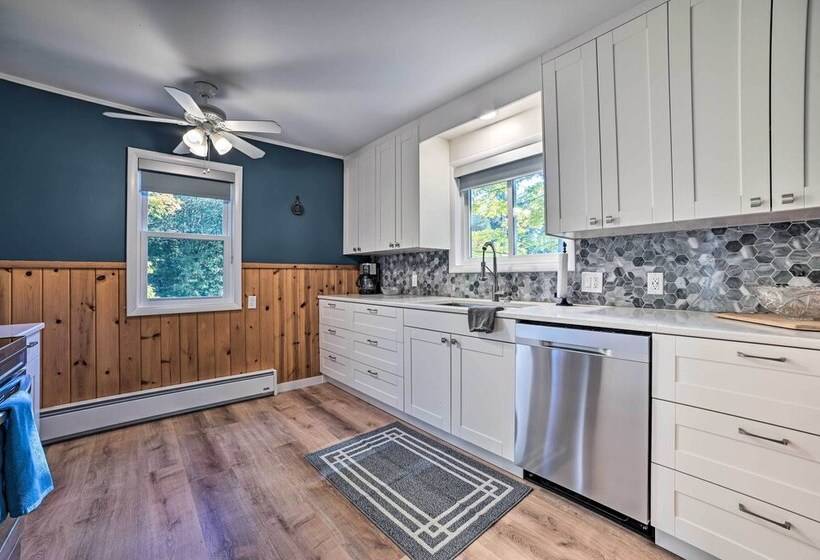 Suttons Bay Abode W/ Fire Pit, Near Ski Resorts!