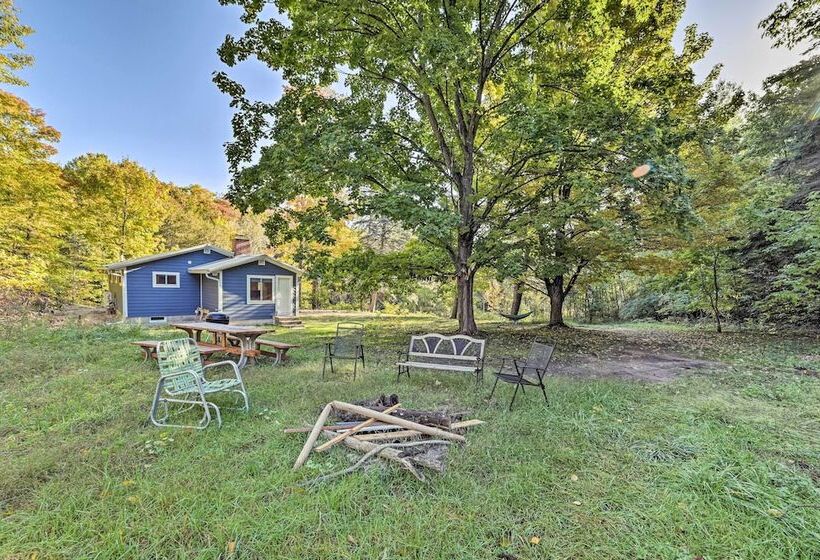 Suttons Bay Abode W/ Fire Pit, Near Ski Resorts!