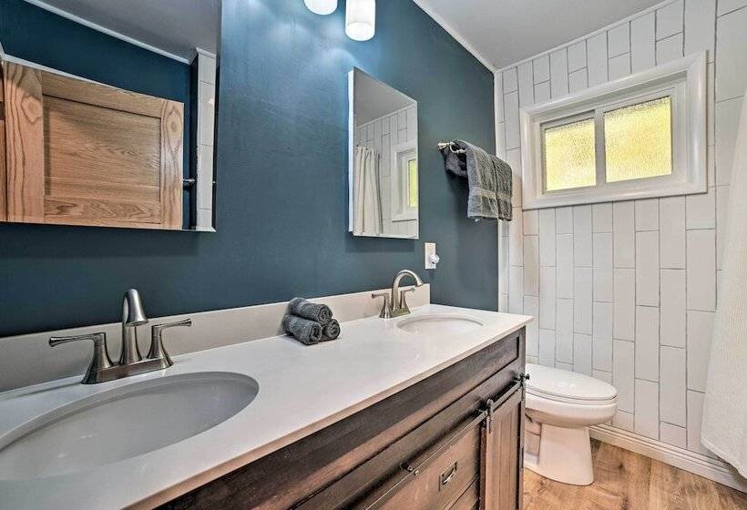 Suttons Bay Abode W/ Fire Pit, Near Ski Resorts!