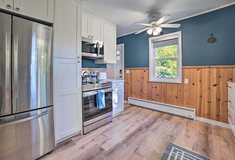 Suttons Bay Abode W/ Fire Pit, Near Ski Resorts!