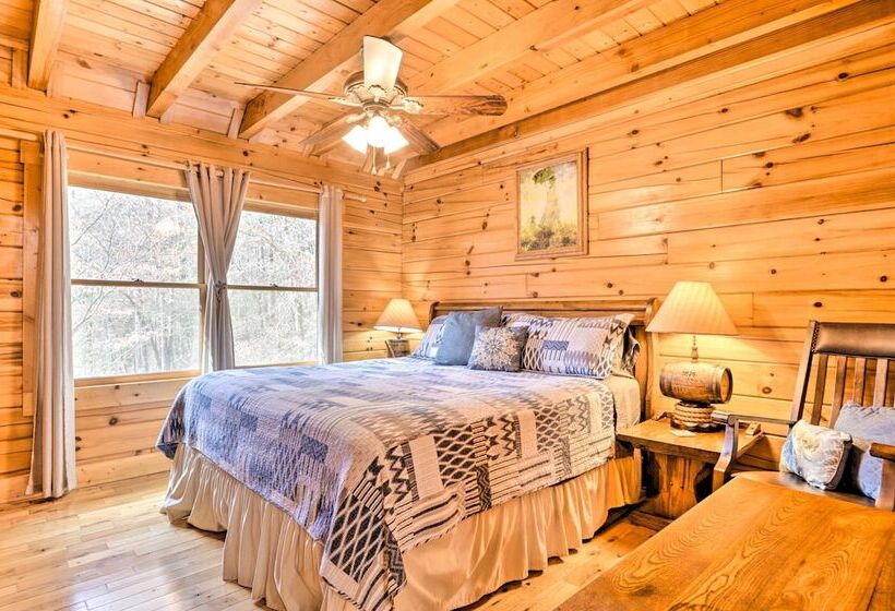 Creekside Sevierville Cabin: Game Room & Hot Tub!