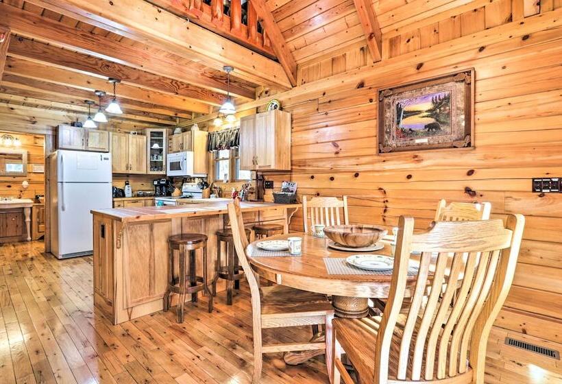 Creekside Sevierville Cabin: Game Room & Hot Tub!