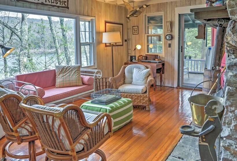 Dainty New Preston Cottage W/ Dock & Lake Views!