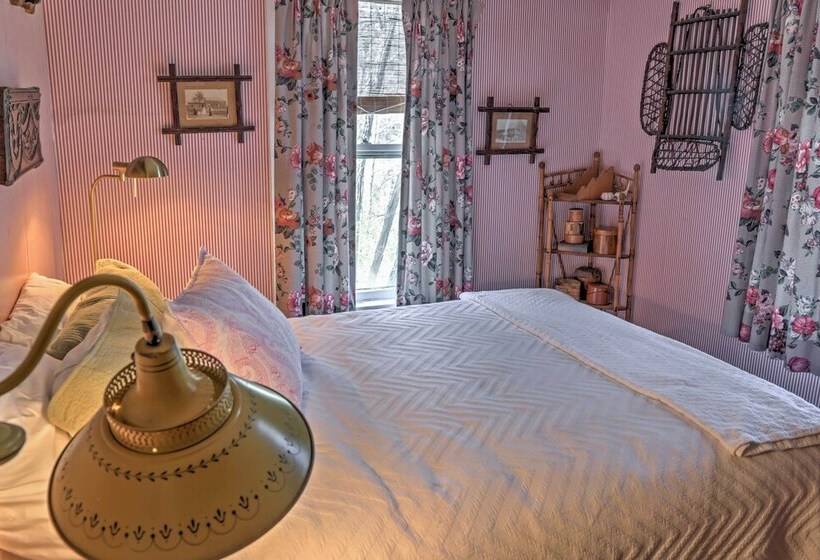 Dainty New Preston Cottage W/ Dock & Lake Views!