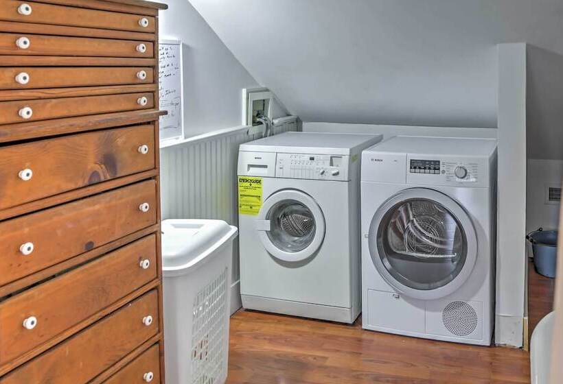 Dainty New Preston Cottage W/ Dock & Lake Views!