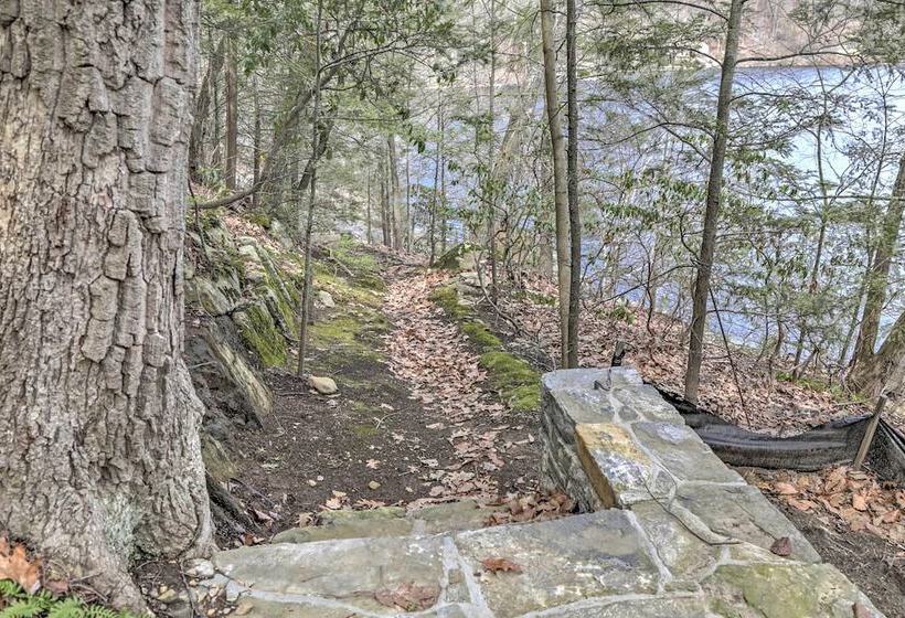 Dainty New Preston Cottage W/ Dock & Lake Views!