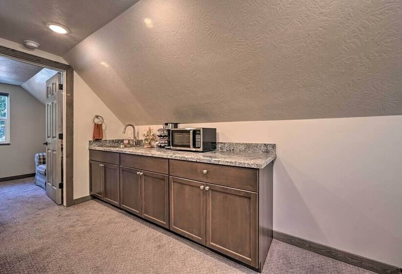 Darby Cabin In National Forest: Walk To River!