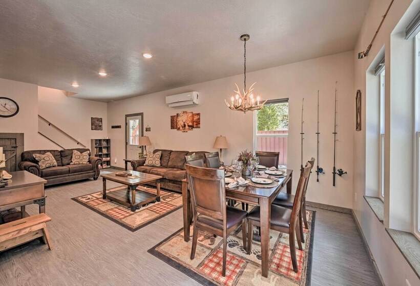 Darby Cabin In National Forest: Walk To River!