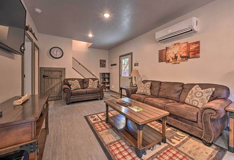 Darby Cabin In National Forest: Walk To River!