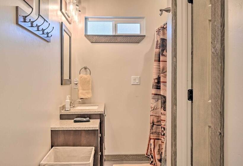 Darby Cabin In National Forest: Walk To River!