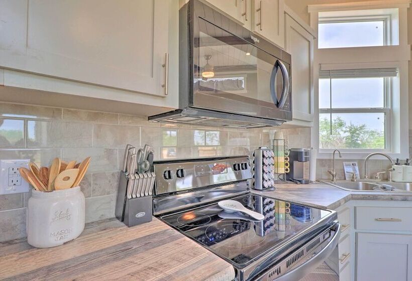 Modern Sunset Cabin W/ Wood Fire Pit!