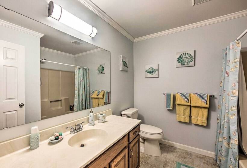 East Earl Retreat W/ Hot Tub < 4 Mi To Town!