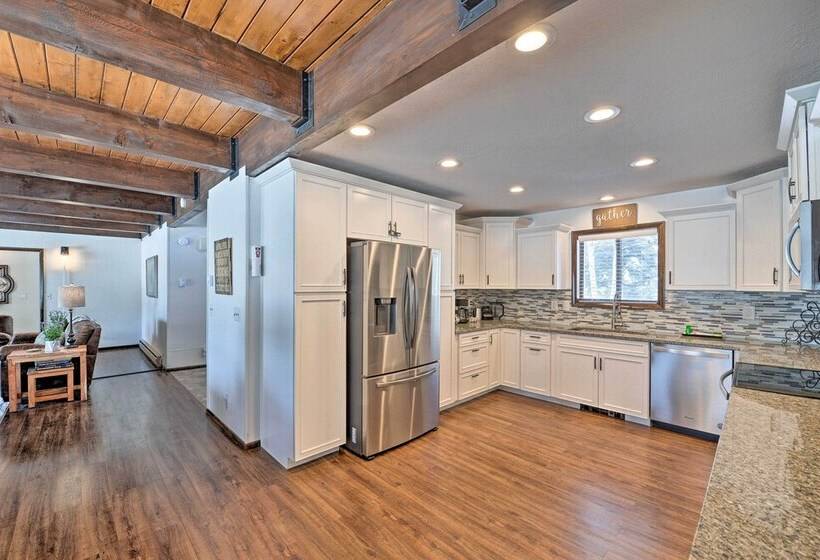 Elevated Alpine Escape: Mtn Views + Game Room!