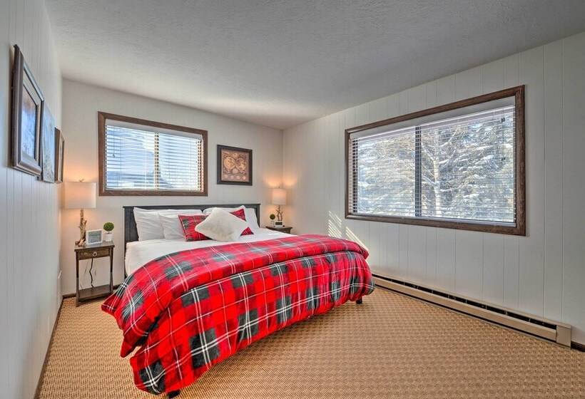 Elevated Alpine Escape: Mtn Views + Game Room!