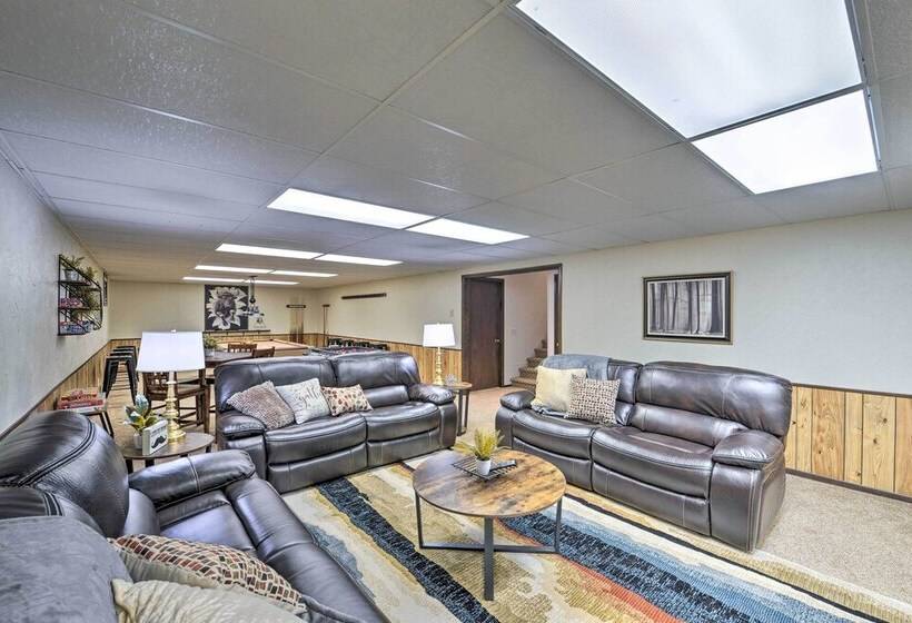 Elevated Alpine Escape: Mtn Views + Game Room!