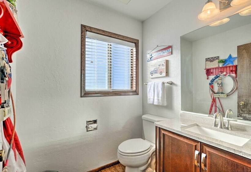 Elevated Alpine Escape: Mtn Views + Game Room!