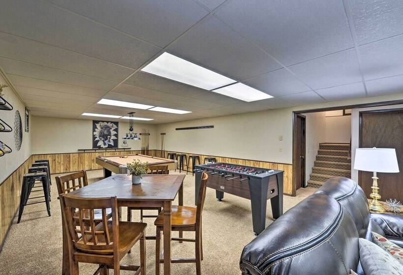 Elevated Alpine Escape: Mtn Views + Game Room!