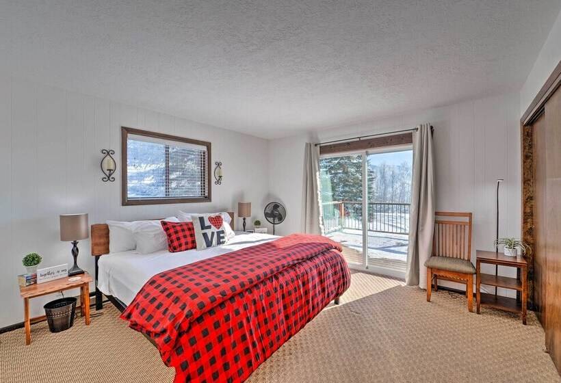 Elevated Alpine Escape: Mtn Views + Game Room!