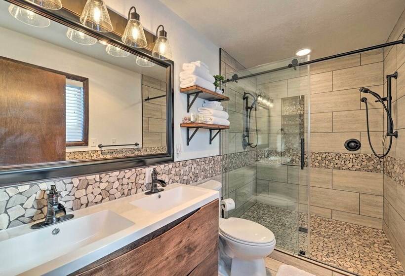 Elevated Alpine Escape: Mtn Views + Game Room!