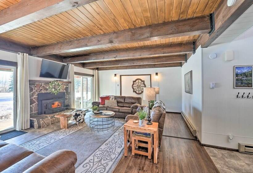 Elevated Alpine Escape: Mtn Views + Game Room!