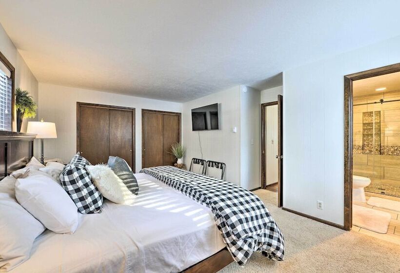 Elevated Alpine Escape: Mtn Views + Game Room!