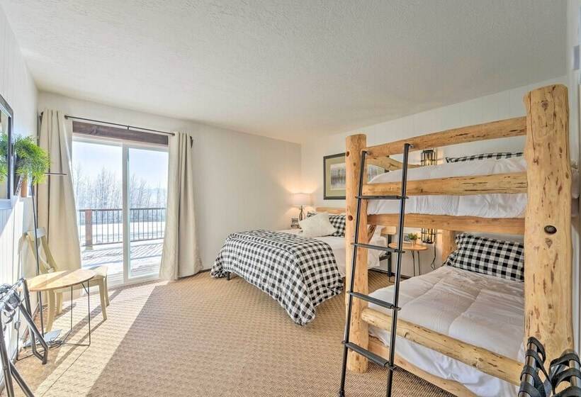 Elevated Alpine Escape: Mtn Views + Game Room!