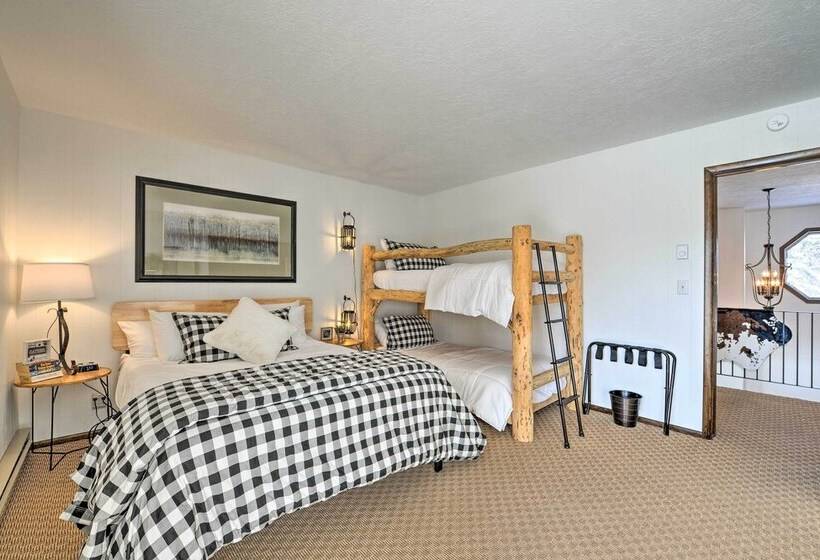 Elevated Alpine Escape: Mtn Views + Game Room!