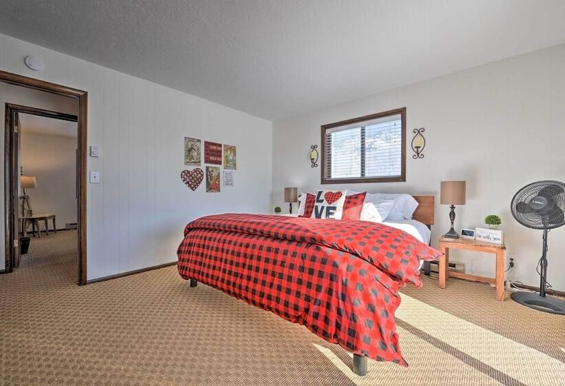 Elevated Alpine Escape: Mtn Views + Game Room!