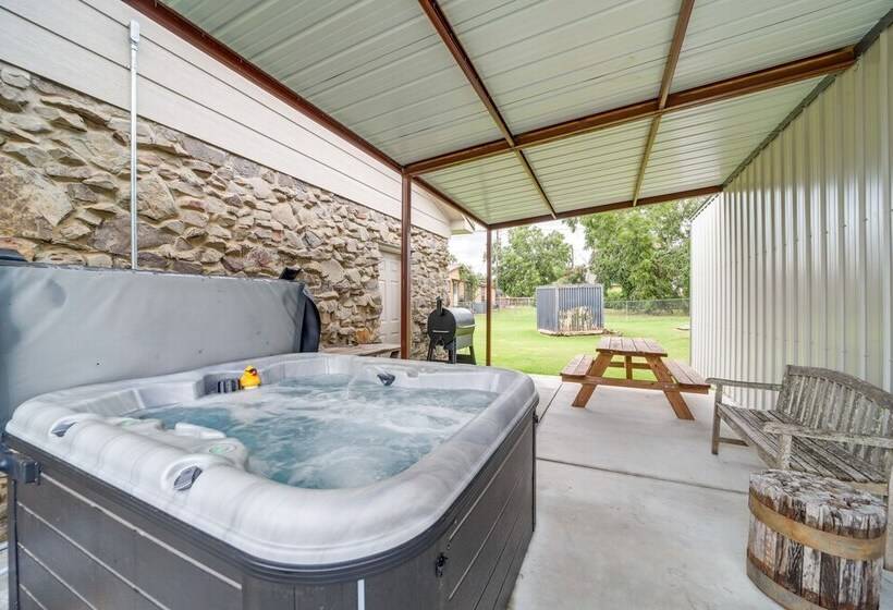 Eufaula Retreat W/ Lake Views: Walk To Marina