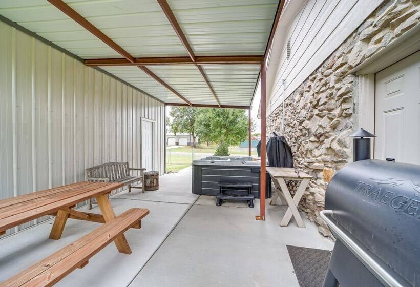 Eufaula Retreat W/ Lake Views: Walk To Marina