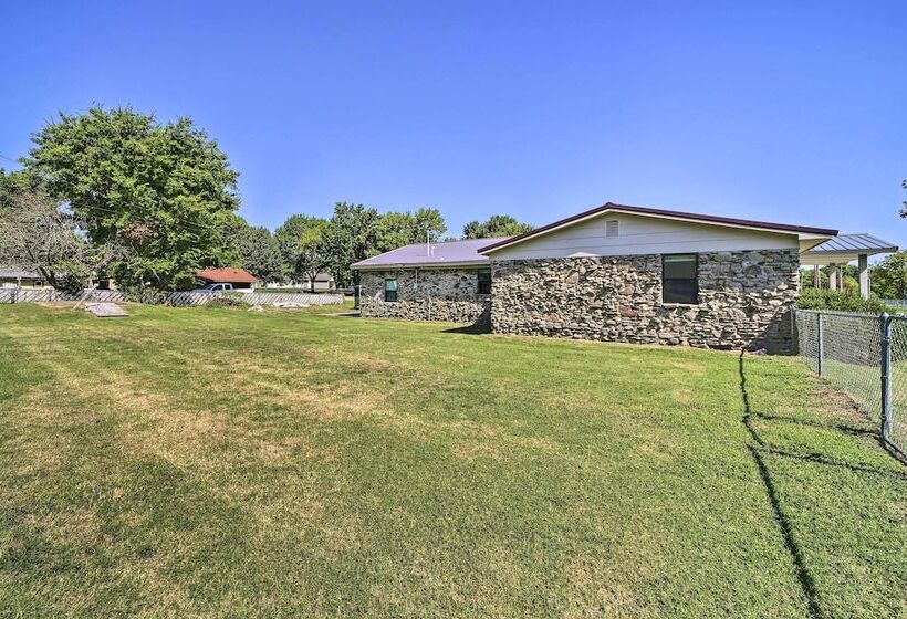 Eufaula Retreat W/ Lake Views: Walk To Marina