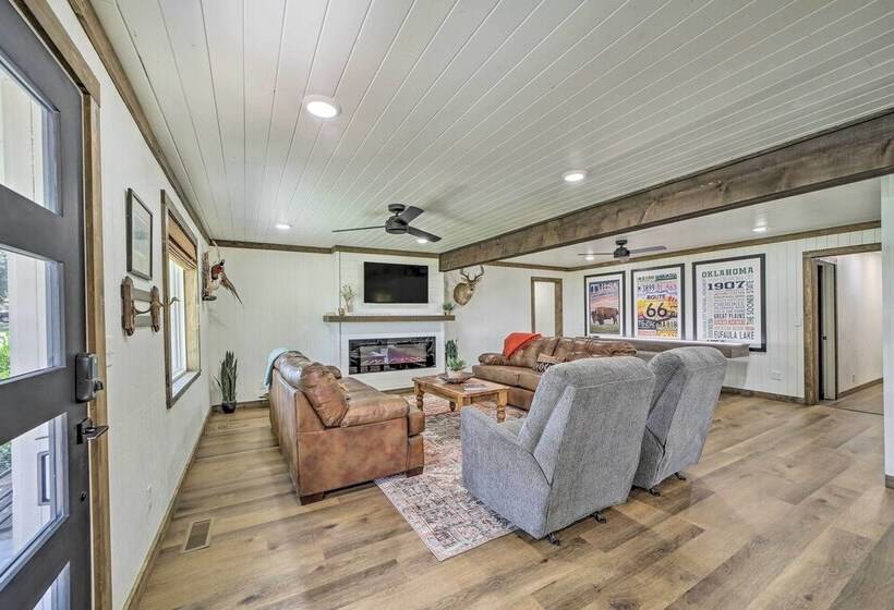 Eufaula Retreat W/ Lake Views: Walk To Marina