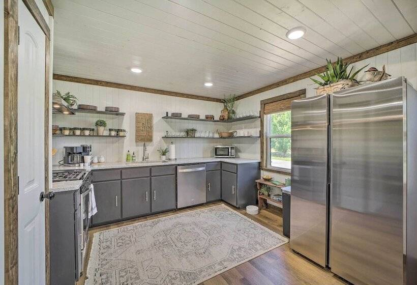 Eufaula Retreat W/ Lake Views: Walk To Marina