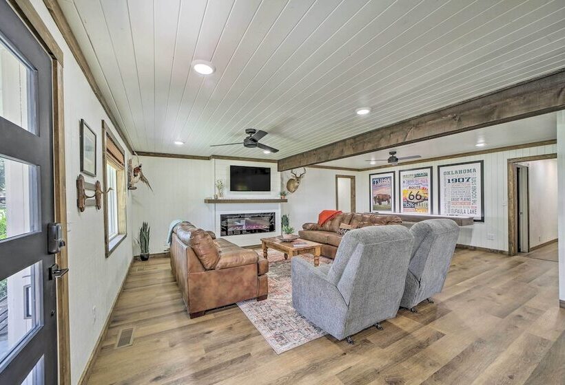 Eufaula Retreat W/ Lake Views: Walk To Marina