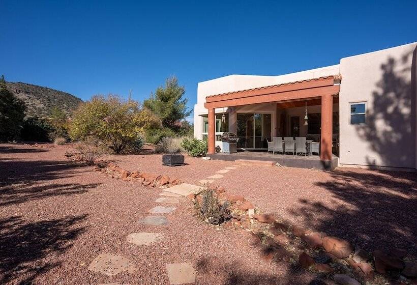 Expansive Sedona Retreat W/ Private Hot Tub, Views