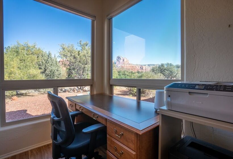 Expansive Sedona Retreat W/ Private Hot Tub, Views