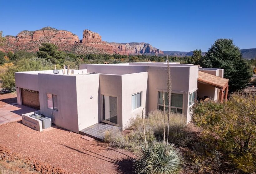 Expansive Sedona Retreat W/ Private Hot Tub, Views