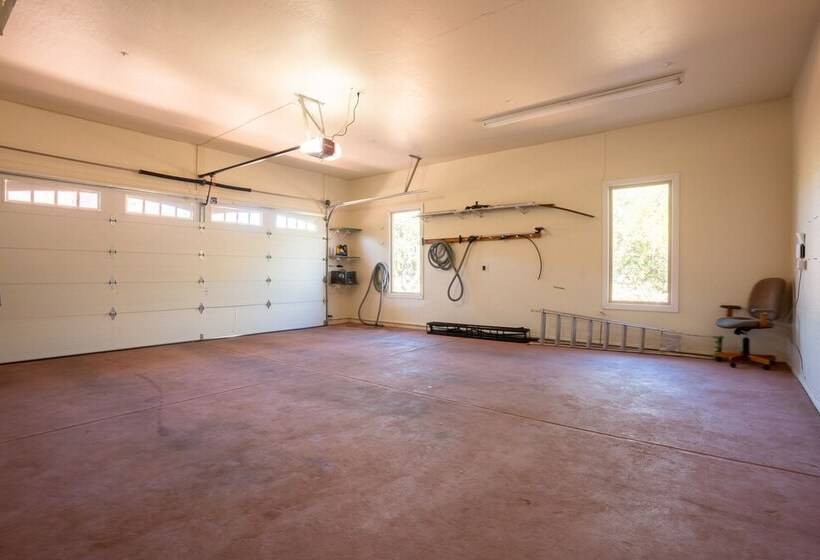 Expansive Sedona Retreat W/ Private Hot Tub, Views