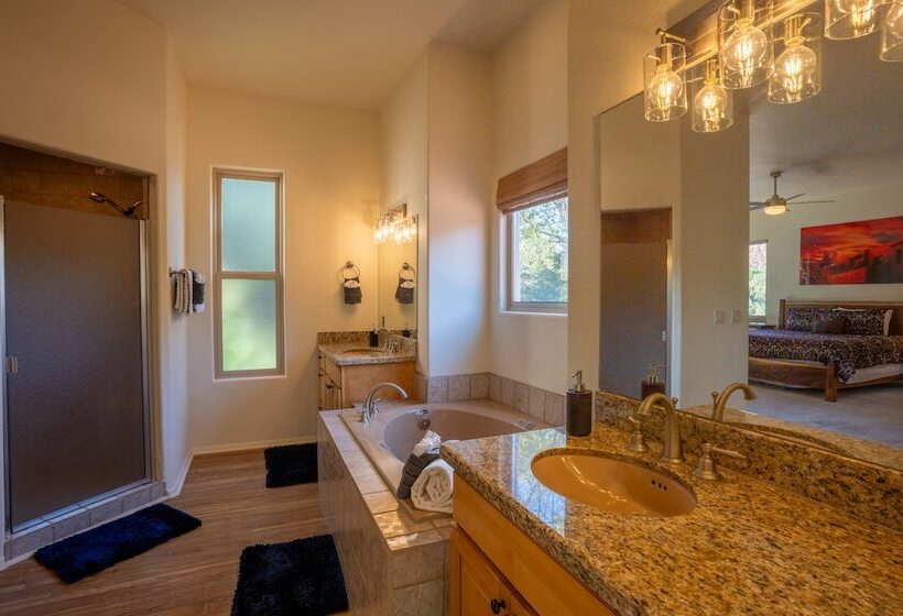 Expansive Sedona Retreat W/ Private Hot Tub, Views