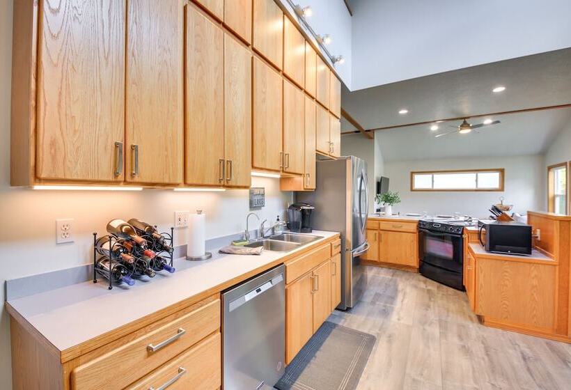 Expansive Waterfront Escape W/ Kayaks + Sups!