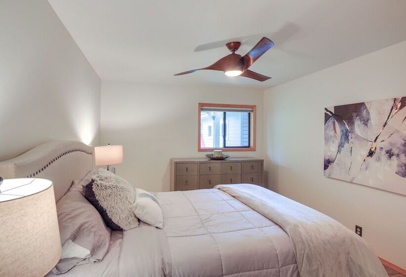 Expansive Waterfront Escape W/ Kayaks + Sups!